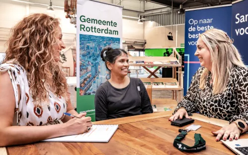 Ivy en Ismeta, het succesduo achter de eerste baan van Sarita