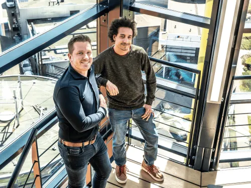 2 mannen in hoog gebouw