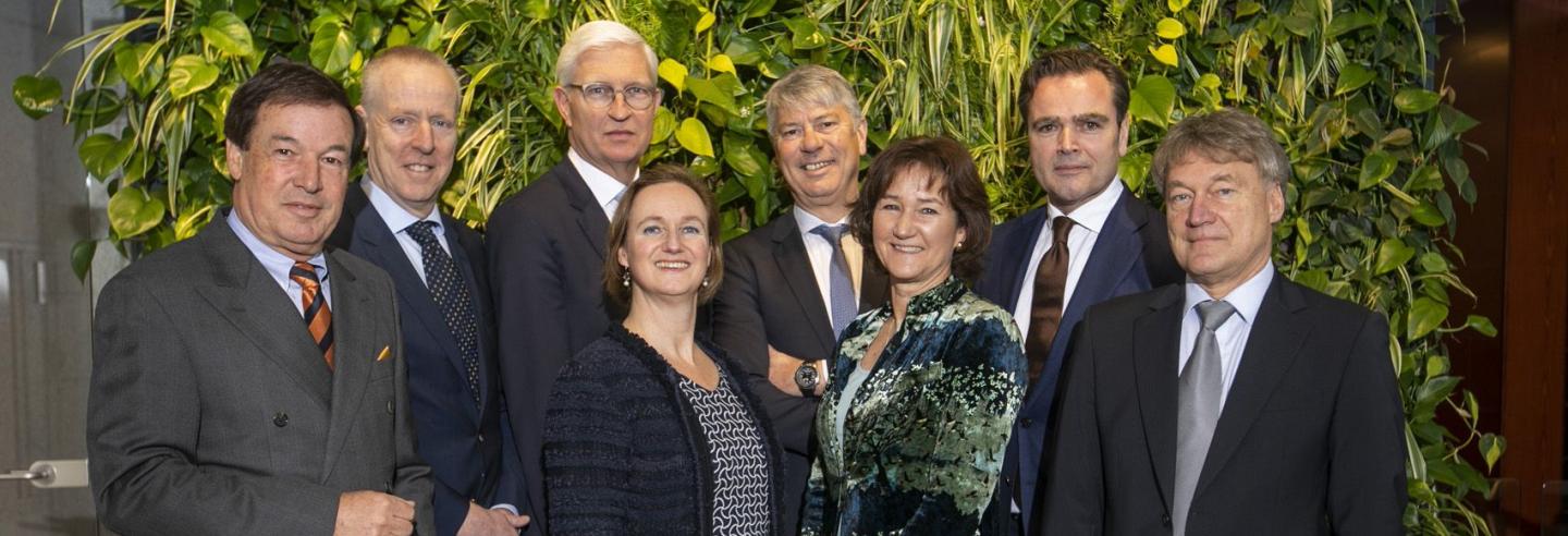 Groepsfoto van het voltallige bestuur van Facilicom Group