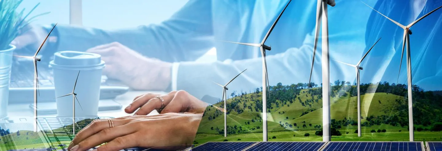 Op deze afbeeldinglopen beelden door elkaar van windmolens met bergen op de achtergrond, handen en een (duurzame) koffiebeker