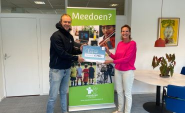 Uitreiking cheque meedoen in Rotterdam