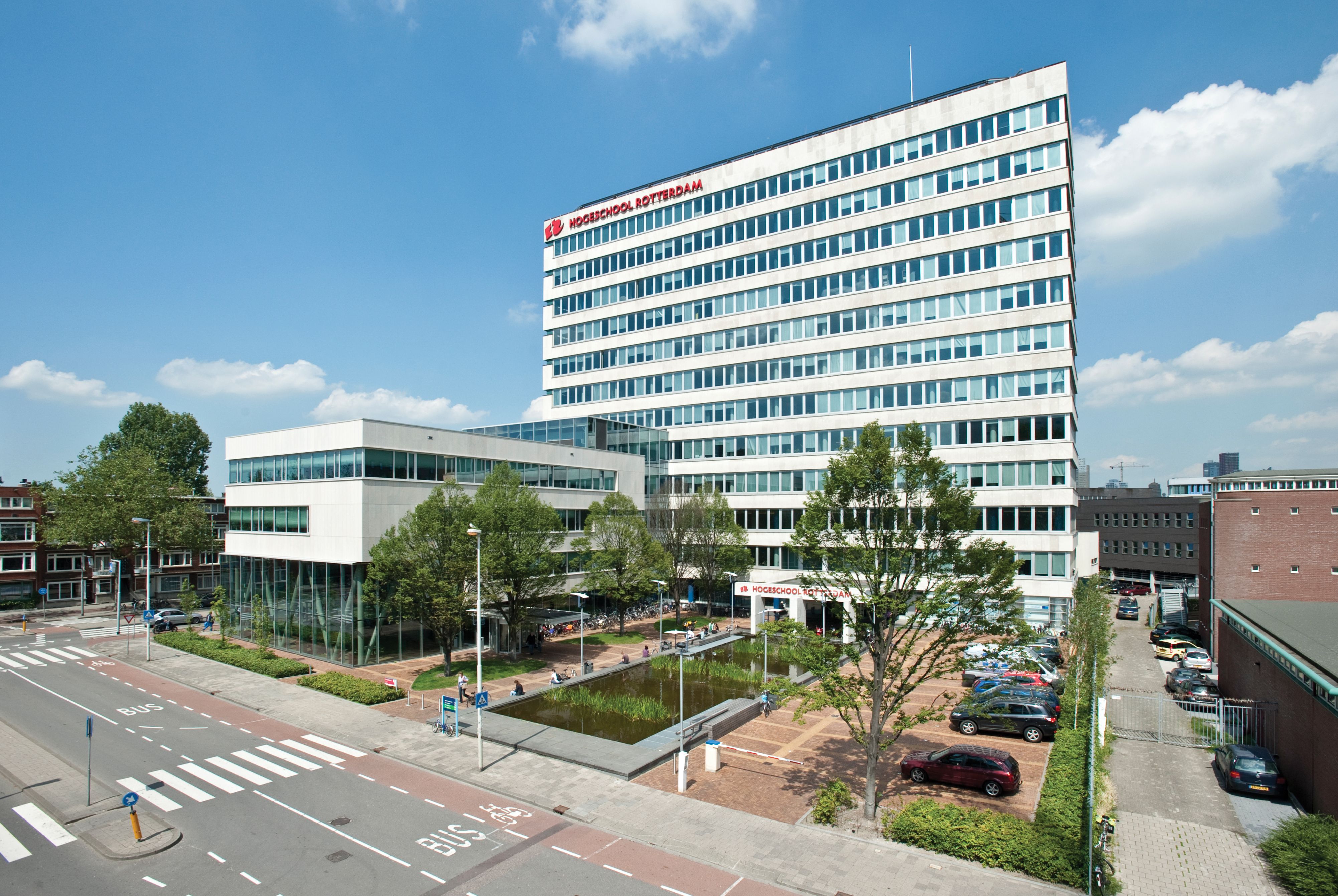 Afbeelding van het gebouw van de Hogeschool in Rotterdam