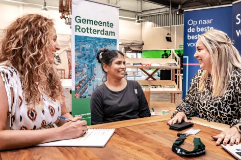 Ivy en Ismeta, het succesduo achter de eerste baan van Sarita